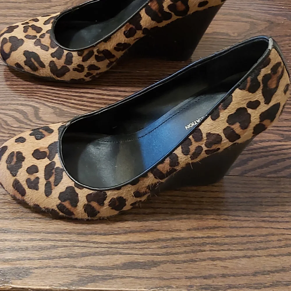 SOLD..Leopard print wedge heel shoes - Picture 7 of 9